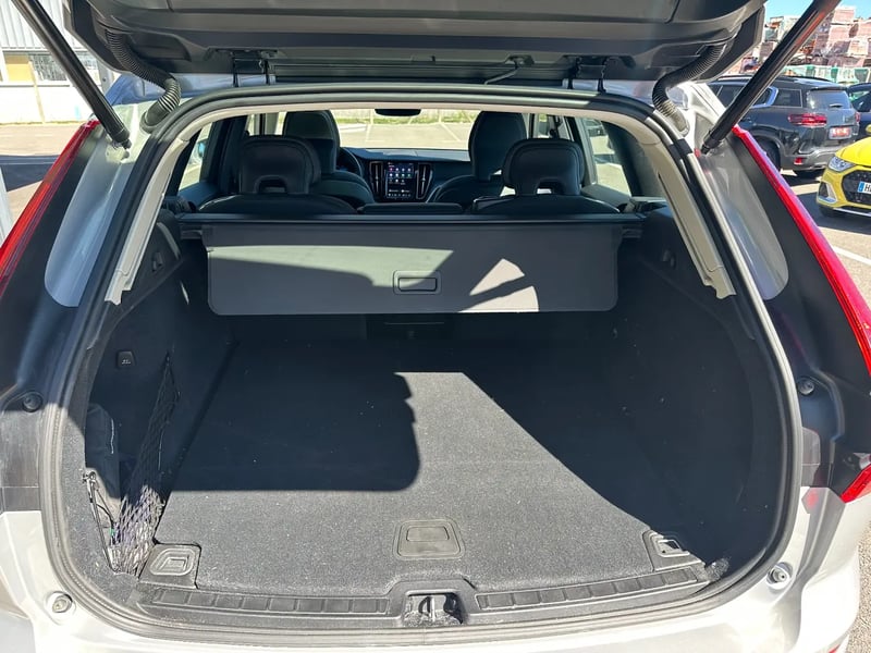Photo de la voiture VOLVO XC60 T6 AWD Hybride rechargeable 253 ch+145 ch Geartronic 8 Start