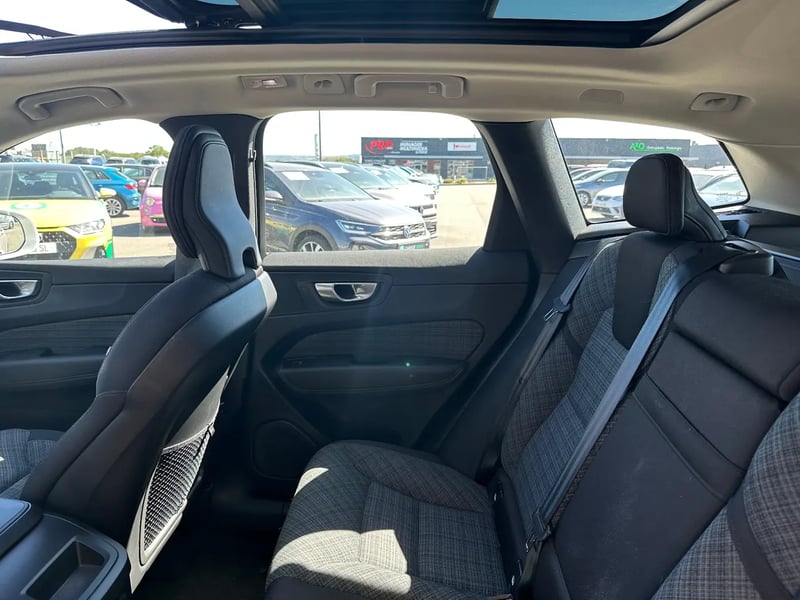 Photo de la voiture VOLVO XC60 T6 AWD Hybride rechargeable 253 ch+145 ch Geartronic 8 Start