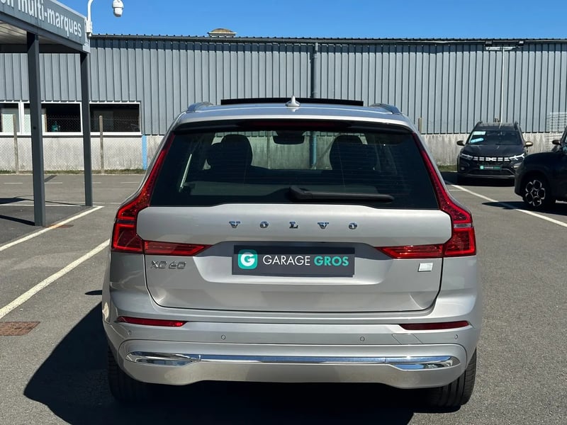 Photo de la voiture VOLVO XC60 T6 AWD Hybride rechargeable 253 ch+145 ch Geartronic 8 Start