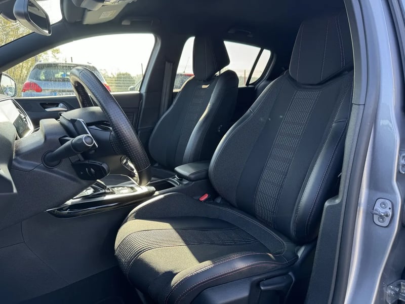 Photo de la voiture PEUGEOT 308 BlueHDi 130ch S&S EAT8 GT