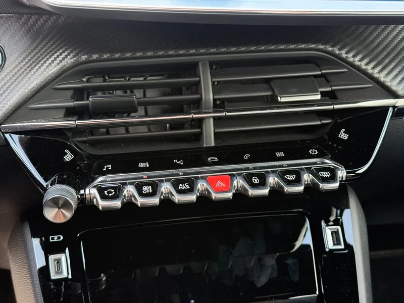 Photo de la voiture PEUGEOT 208 PureTech 130 S&S EAT8 GT Pack