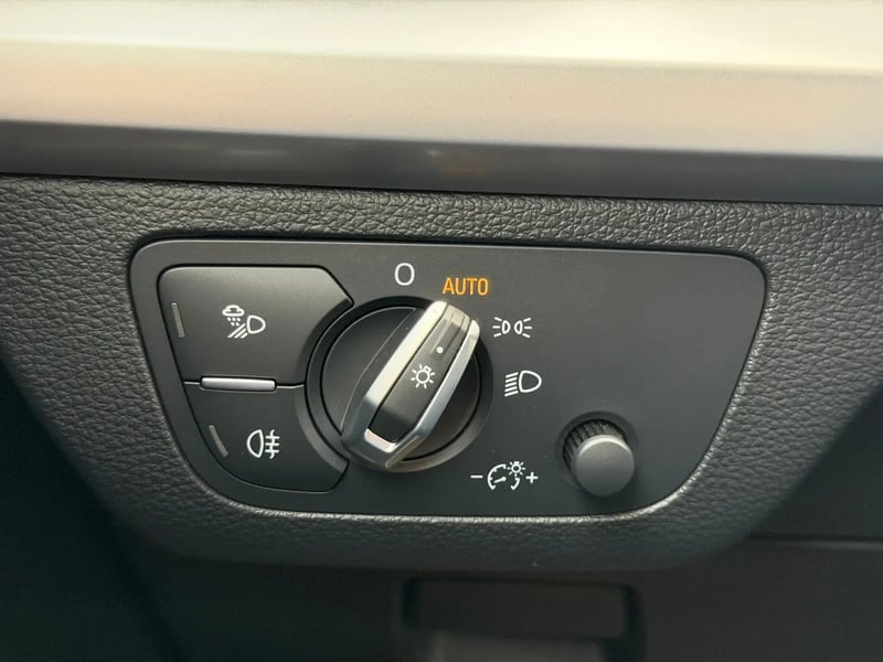 Photo de la voiture AUDI Q5 SPORTBACK 40 TDI 204 S tronic 7 Quattro Design