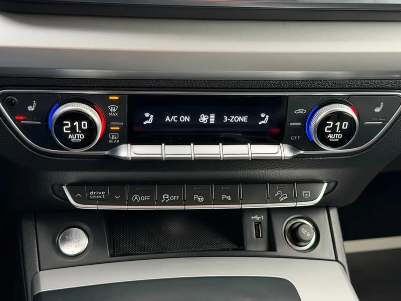 Photo de la voiture AUDI Q5 SPORTBACK 40 TDI 204 S tronic 7 Quattro Design