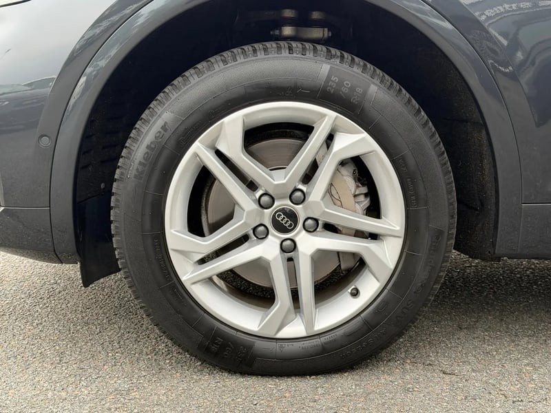 Photo de la voiture AUDI Q5 SPORTBACK 40 TDI 204 S tronic 7 Quattro Design