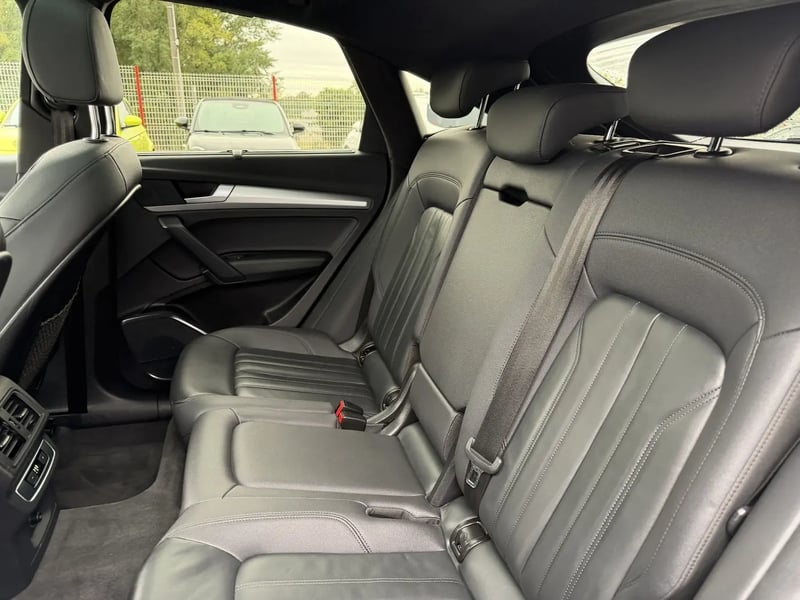 Photo de la voiture AUDI Q5 SPORTBACK 40 TDI 204 S tronic 7 Quattro Design