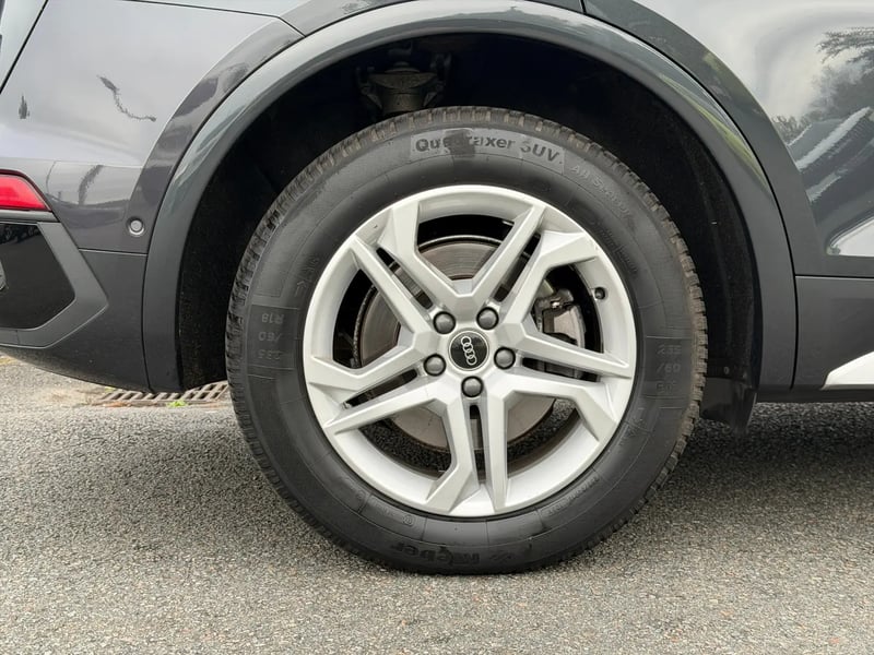 Photo de la voiture AUDI Q5 SPORTBACK 40 TDI 204 S tronic 7 Quattro Design