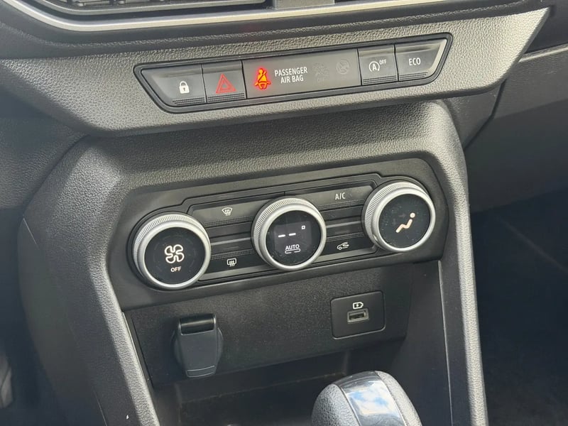 Photo de la voiture DACIA SANDERO TCe 90 CVT Stepway Expression