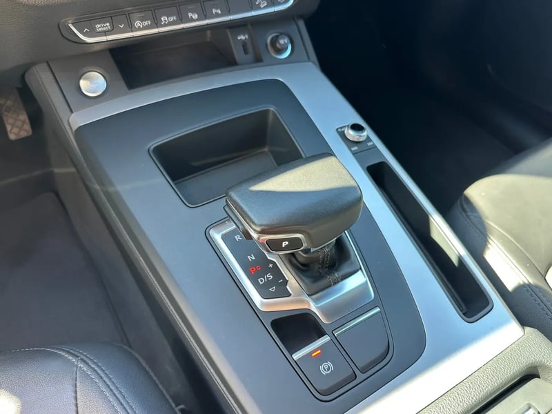 Photo de la voiture AUDI Q5 SPORTBACK 40 TDI 204 S tronic 7 Quattro Design