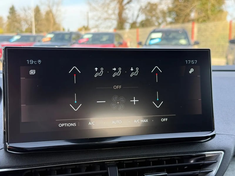 Photo de la voiture PEUGEOT 3008 PureTech 130ch S&S BVM6 GT