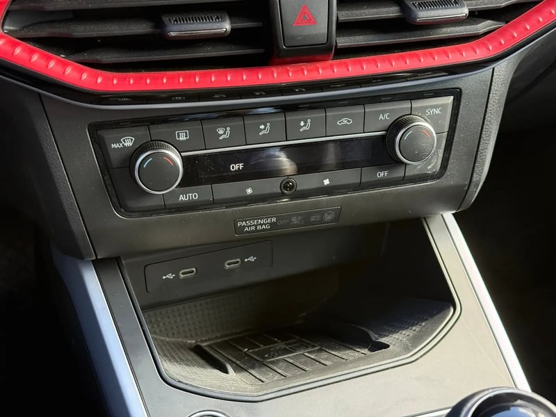 Photo de la voiture SEAT ARONA 1.0 TSI 110 ch Start/Stop BVM6 FR