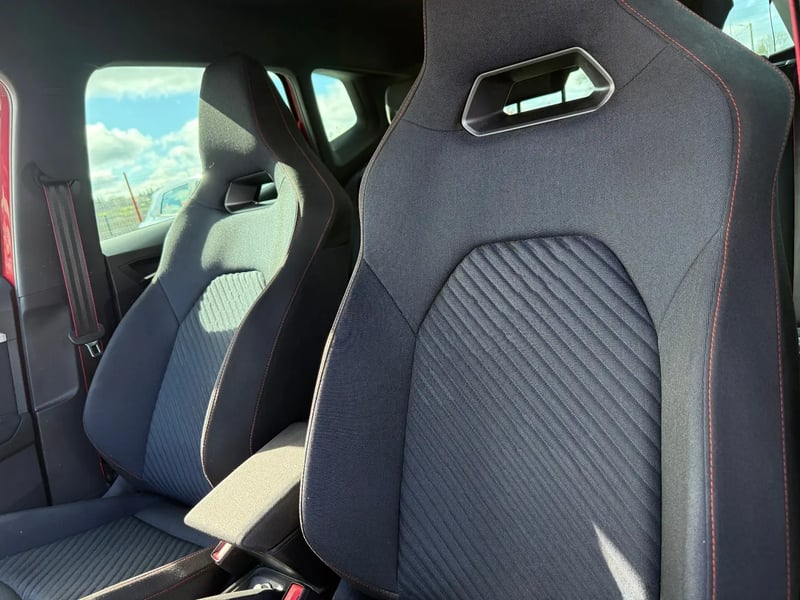 Photo de la voiture SEAT ARONA 1.0 TSI 110 ch Start/Stop BVM6 FR
