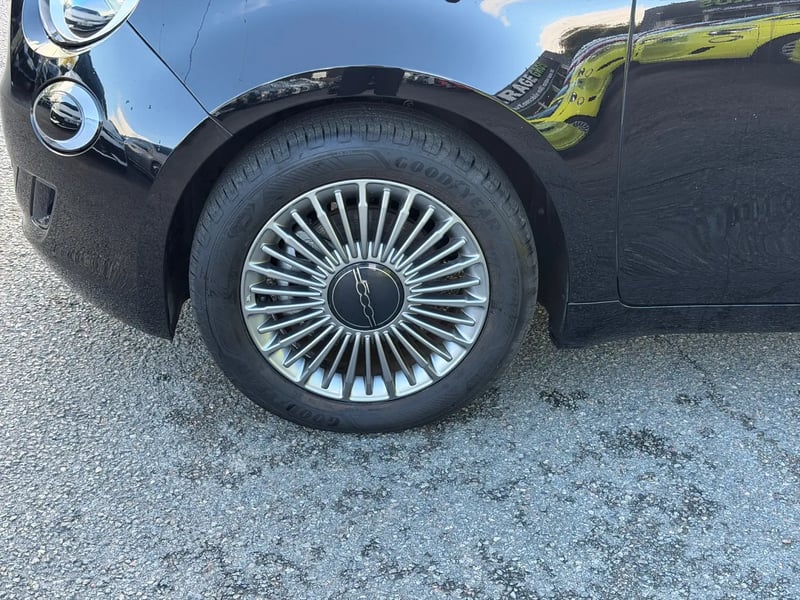 Photo de la voiture FIAT 500e BERLINE 500 e 118 ch Nouvelle 500