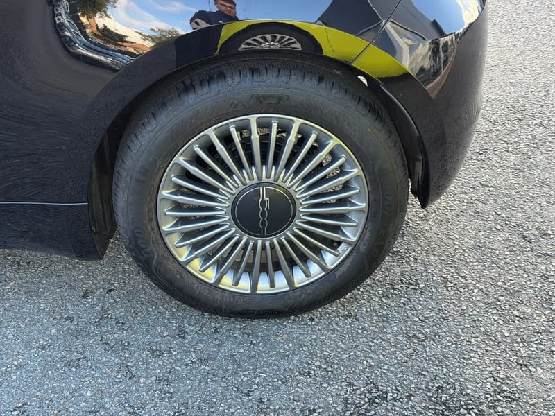 Photo de la voiture FIAT 500e BERLINE 500 e 118 ch Nouvelle 500