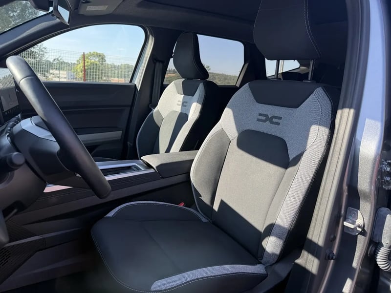 Photo de la voiture DACIA BIGSTER HYBRID 155 Journey