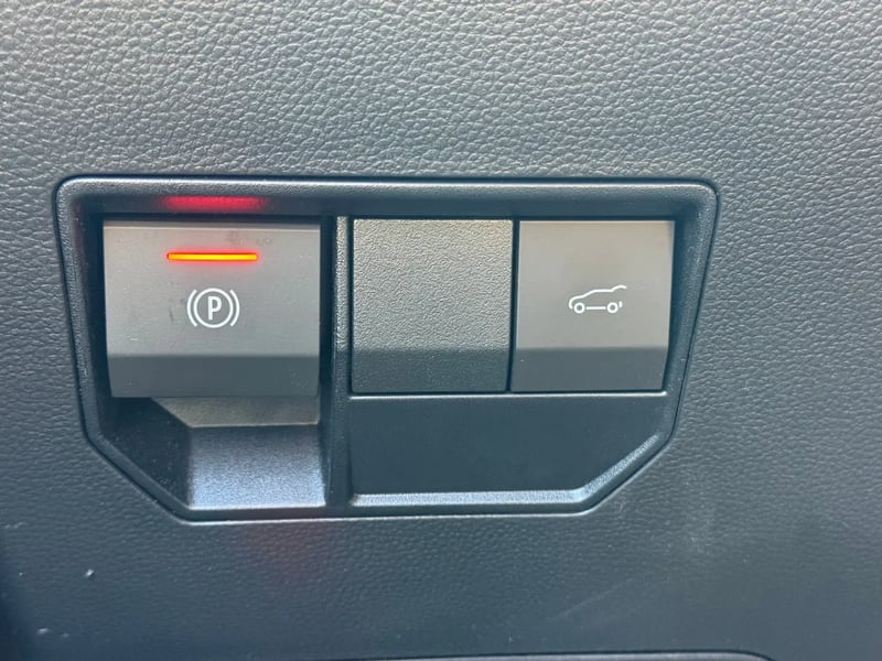 Photo de la voiture DACIA BIGSTER HYBRID 155 Journey