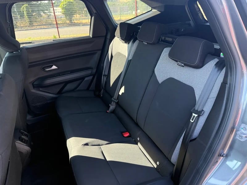 Photo de la voiture DACIA BIGSTER HYBRID 155 Journey