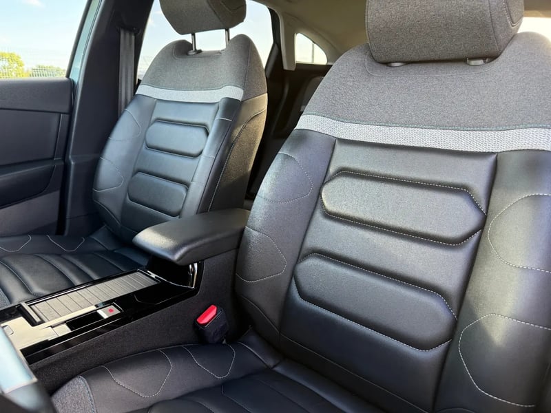 Photo de la voiture CITROEN C4 PureTech 130 S&S EAT8 Shine