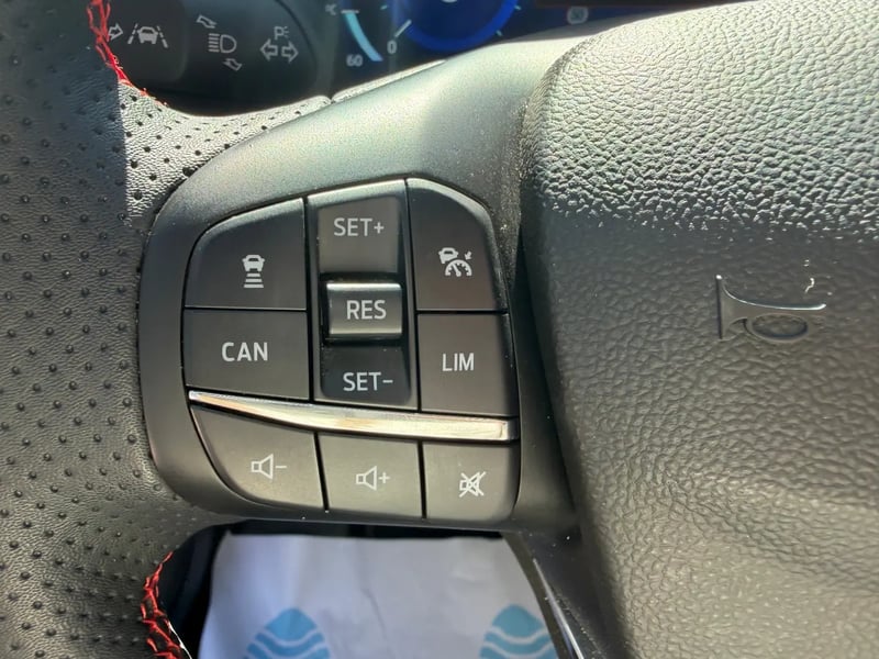 Photo de la voiture FORD FOCUS SW 1.0 EcoBoost 125 S&S mHEV ST-Line X