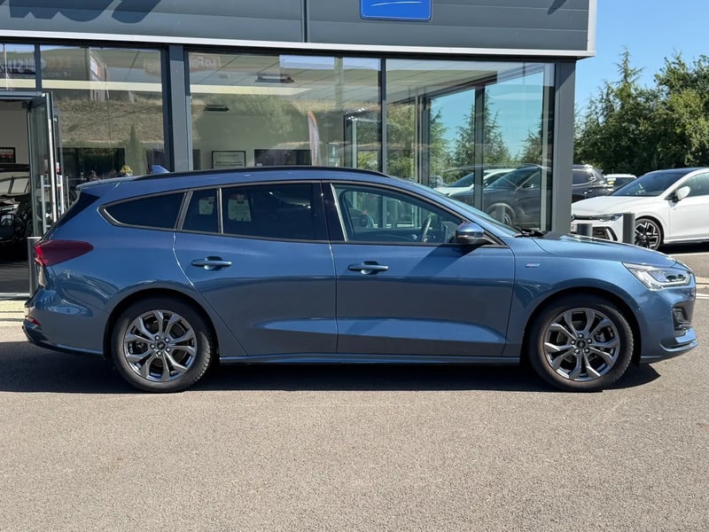 Photo de la voiture FORD FOCUS SW 1.0 EcoBoost 125 S&S mHEV ST-Line X