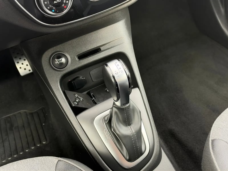 Photo de la voiture RENAULT CAPTUR dCi 90 Energy EDC Intens