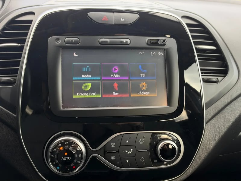 Photo de la voiture RENAULT CAPTUR dCi 90 Energy EDC Intens