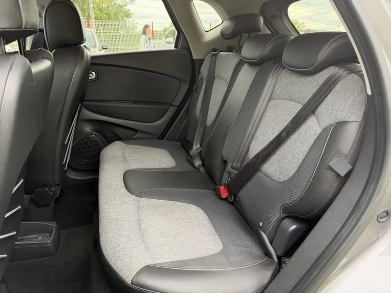 Photo de la voiture RENAULT CAPTUR dCi 90 Energy EDC Intens