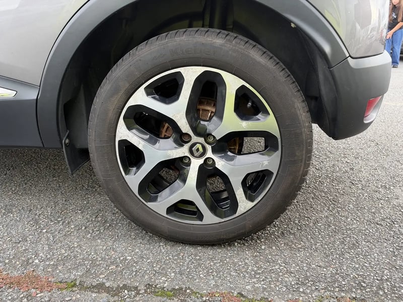 Photo de la voiture RENAULT CAPTUR dCi 90 Energy EDC Intens