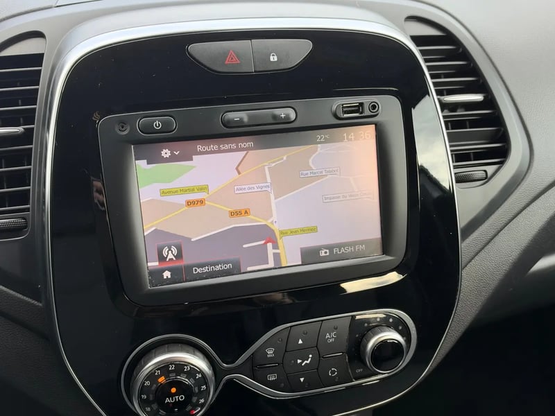 Photo de la voiture RENAULT CAPTUR dCi 90 Energy EDC Intens