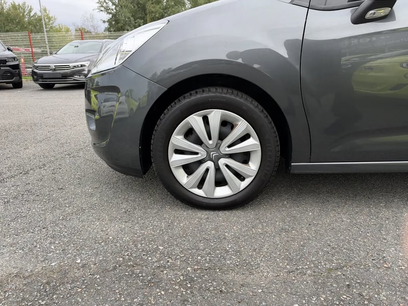 Photo de la voiture CITROEN C3 1.4i Passion Bleus