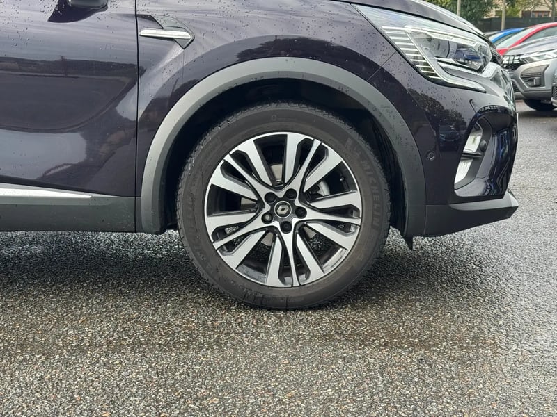 Photo de la voiture RENAULT CAPTUR Blue dCi 115 EDC Initiale Paris