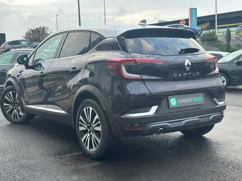 Photo de la voiture RENAULT CAPTUR Blue dCi 115 EDC Initiale Paris