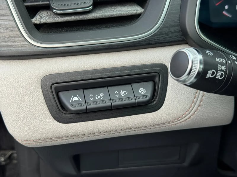 Photo de la voiture RENAULT CAPTUR Blue dCi 115 EDC Initiale Paris