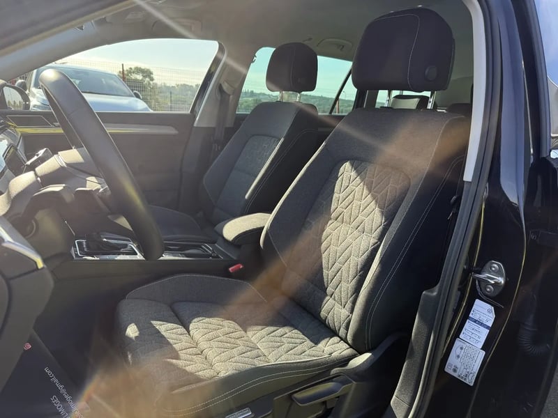 Photo de la voiture VOLKSWAGEN PASSAT SW 2.0 TDI EVO SCR 150 DSG7 Life Plus