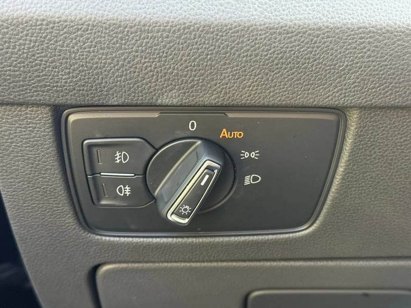Photo de la voiture VOLKSWAGEN PASSAT SW 2.0 TDI EVO SCR 150 DSG7 Life Plus