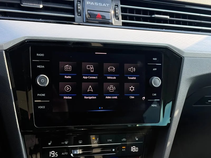 Photo de la voiture VOLKSWAGEN PASSAT SW 2.0 TDI EVO SCR 150 DSG7 Life Plus