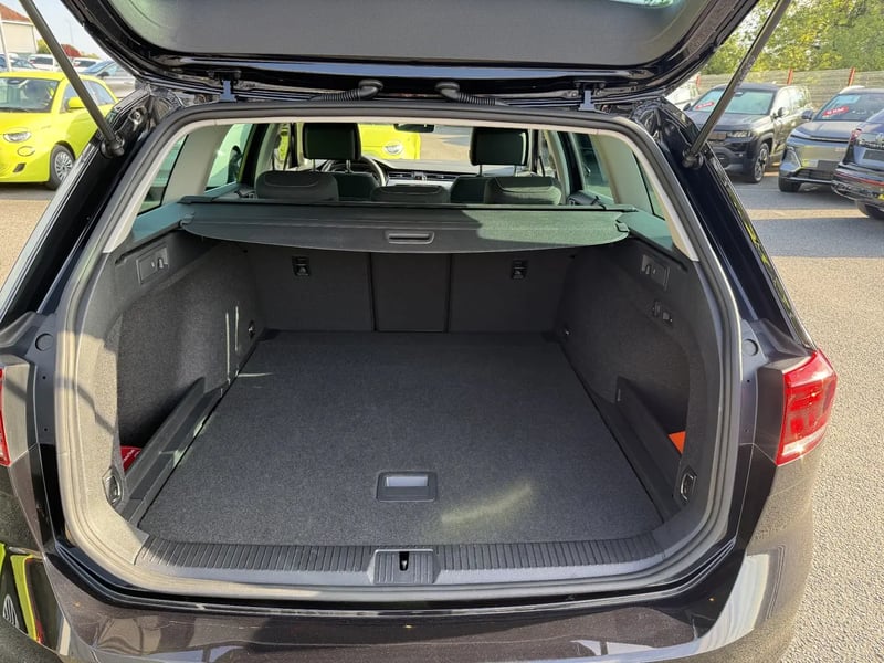 Photo de la voiture VOLKSWAGEN PASSAT SW 2.0 TDI EVO SCR 150 DSG7 Life Plus