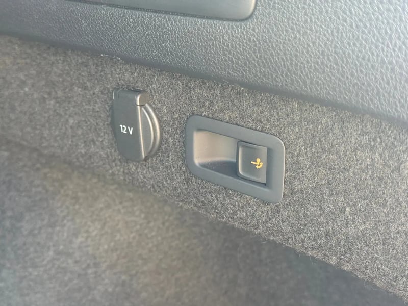 Photo de la voiture VOLKSWAGEN PASSAT SW 2.0 TDI EVO SCR 150 DSG7 Life Plus