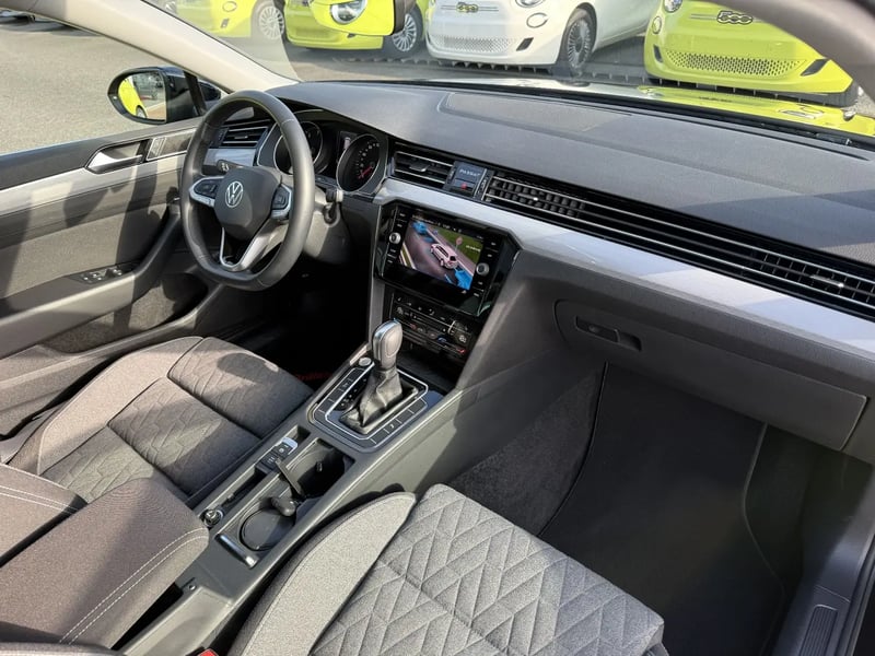 Photo de la voiture VOLKSWAGEN PASSAT SW 2.0 TDI EVO SCR 150 DSG7 Life Plus