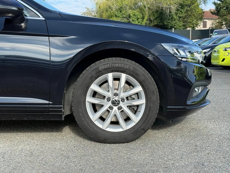 Photo de la voiture VOLKSWAGEN PASSAT SW 2.0 TDI EVO SCR 150 DSG7 Life Plus