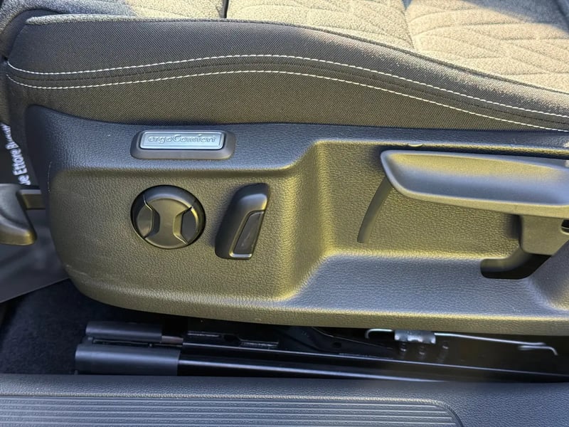 Photo de la voiture VOLKSWAGEN PASSAT SW 2.0 TDI EVO SCR 150 DSG7 Life Plus