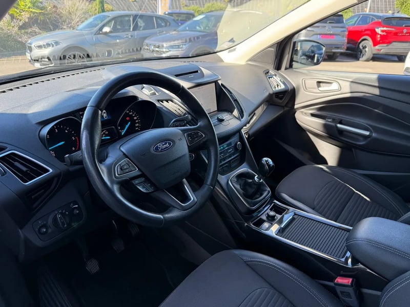 Photo de la voiture FORD KUGA 2.0 TDCi 120 S&S 4x2 BVM6 Titanium