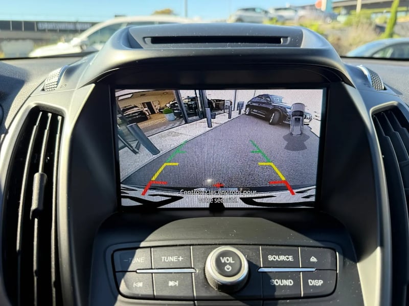 Photo de la voiture FORD KUGA 2.0 TDCi 120 S&S 4x2 BVM6 Titanium