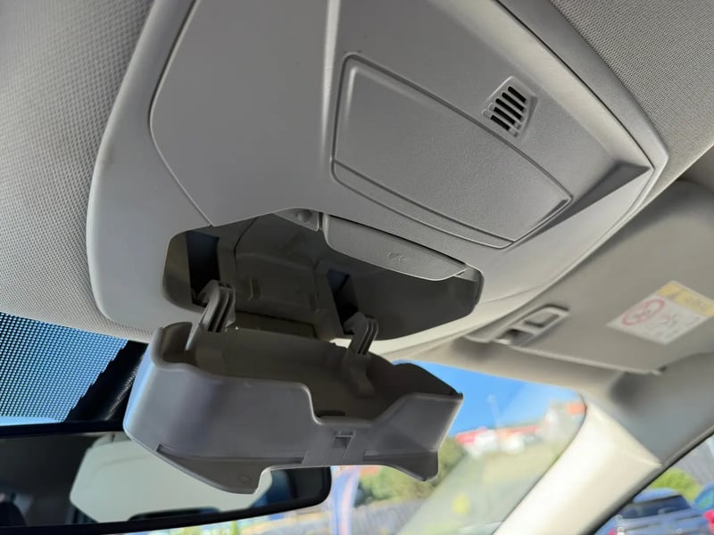 Photo de la voiture FORD KUGA 2.0 TDCi 120 S&S 4x2 BVM6 Titanium