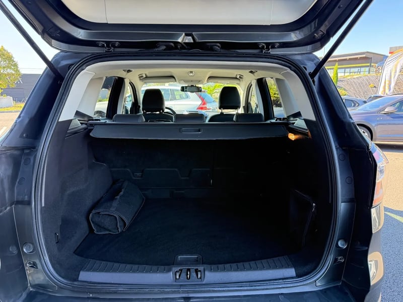 Photo de la voiture FORD KUGA 2.0 TDCi 120 S&S 4x2 BVM6 Titanium
