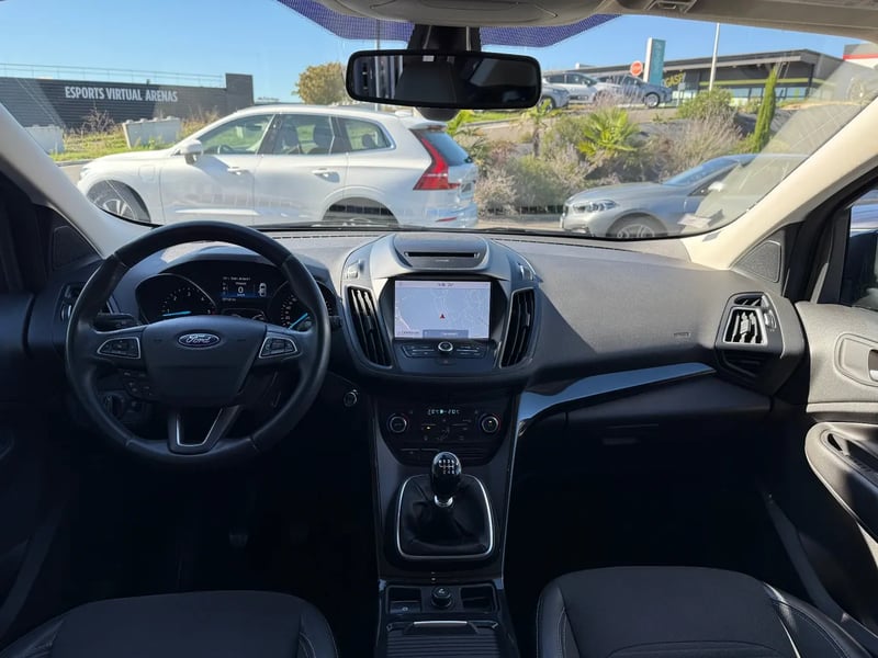 Photo de la voiture FORD KUGA 2.0 TDCi 120 S&S 4x2 BVM6 Titanium