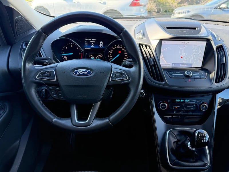 Photo de la voiture FORD KUGA 2.0 TDCi 120 S&S 4x2 BVM6 Titanium