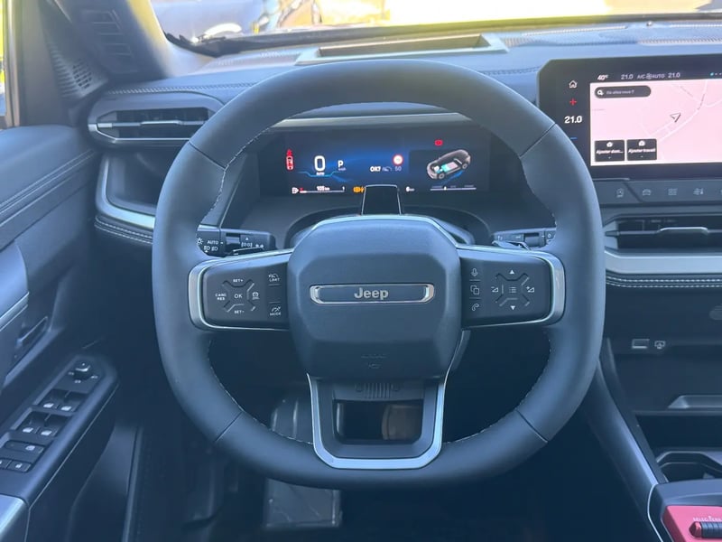 Photo de la voiture JEEP COMPASS 1.2 Turbo T3 145 ch BVR6 e-Hybrid Summit
