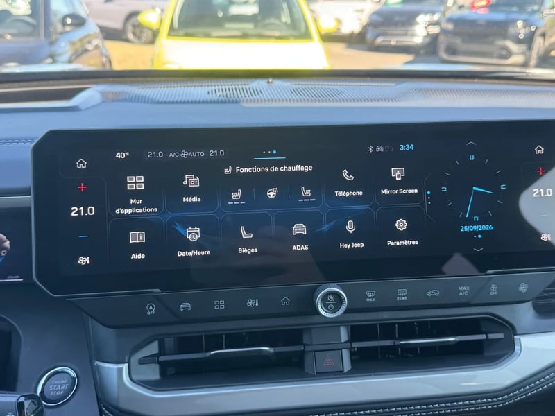 Photo de la voiture JEEP COMPASS 1.2 Turbo T3 145 ch BVR6 e-Hybrid Summit