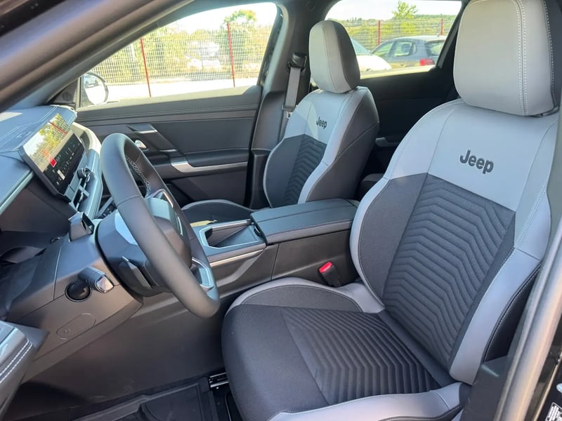 Photo de la voiture JEEP COMPASS 1.2 Turbo T3 145 ch BVR6 e-Hybrid Summit