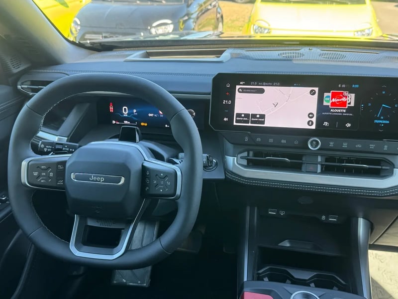 Photo de la voiture JEEP COMPASS 1.2 Turbo T3 145 ch BVR6 e-Hybrid Summit